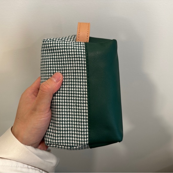 Turkish airlines business class/ Hackett amenity kit/ toiletry bag - Picture 3 of 4